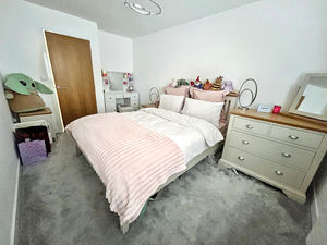 Bedroom- click for photo gallery